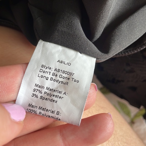 Asilio deep clivage black bodysuit with crochet sleeves - Picture 5 of 6